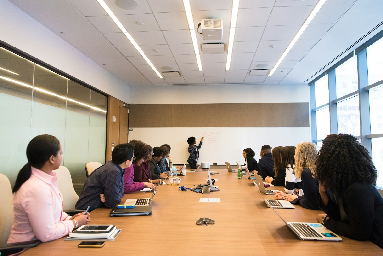 Las fintechs captaron US$ 103.100 millones en el semestre, pero en unas 400 operaciones menos